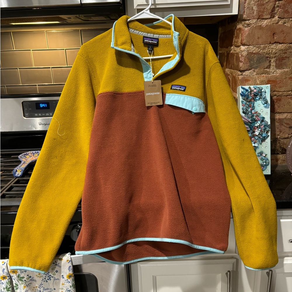 Brand new Patagonia snap fleece pullover (M)